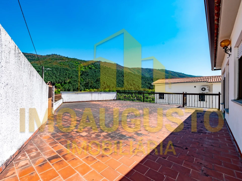 Moradia T5 para Venda em Sazes da Beira Foto 30