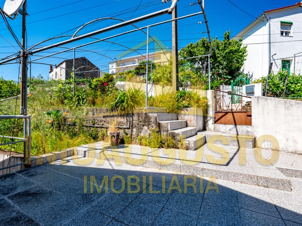 Moradia T5 para Venda em Sazes da Beira Foto 31