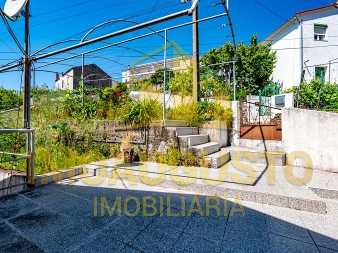 Moradia T5 para Venda em Sazes da Beira Foto 31