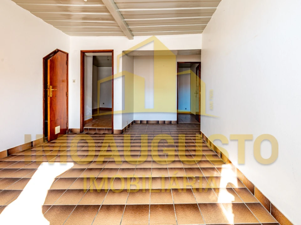 Prédio para Venda em Guarda Foto 8