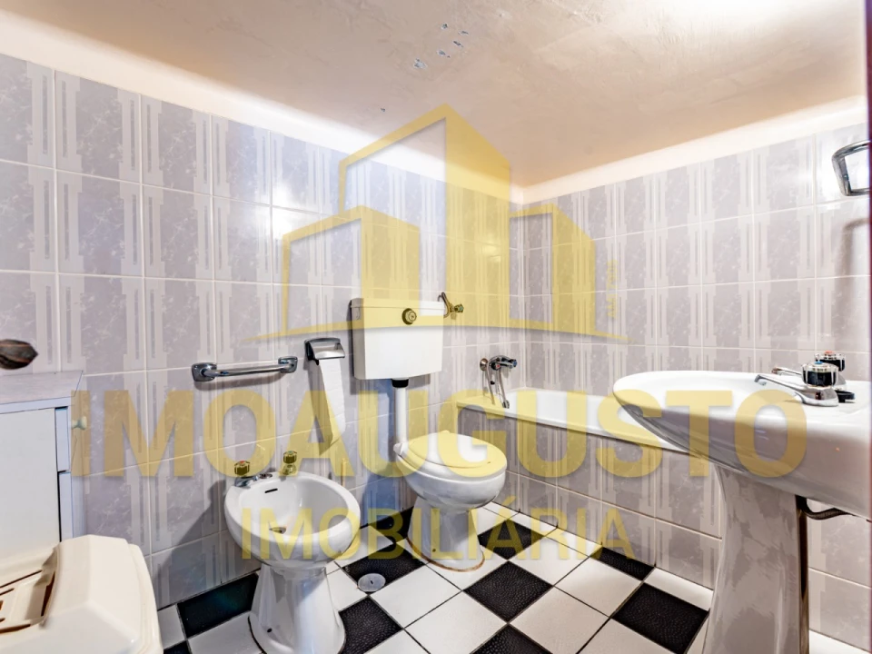 Prédio para Venda em Guarda Foto 36