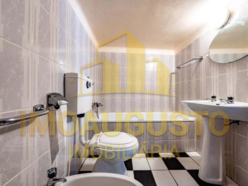 Prédio para Venda em Guarda Foto 37