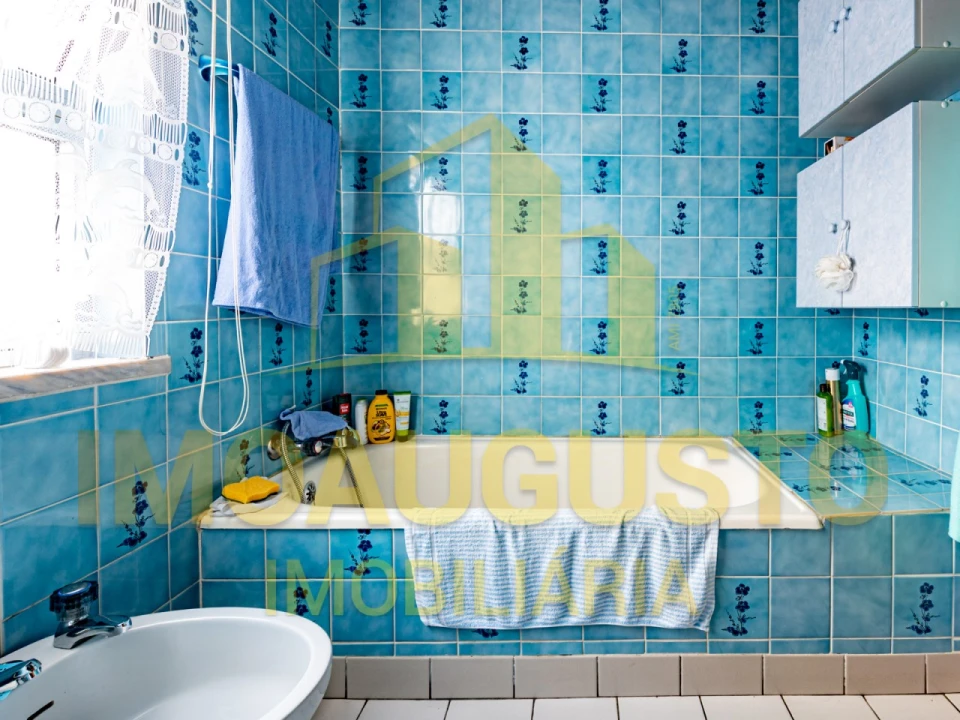 Prédio para Venda em Guarda Foto 44