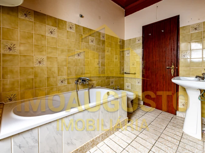 Prédio para Venda em Guarda Foto 14