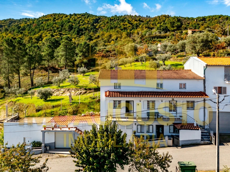 Moradia T4 para Venda em Rapa e Cadafaz Foto 1