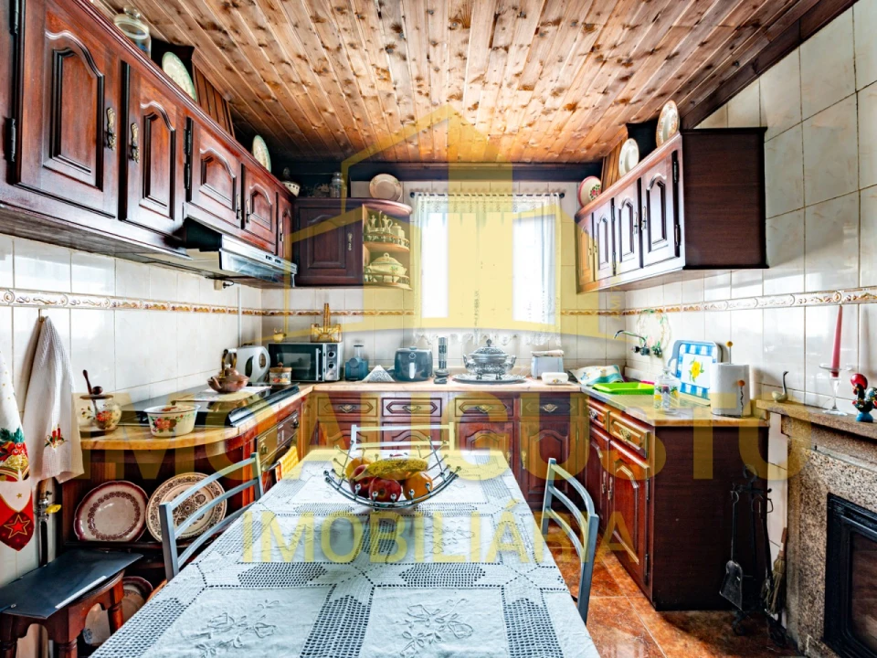 Moradia T4 para Venda em Rapa e Cadafaz Foto 2