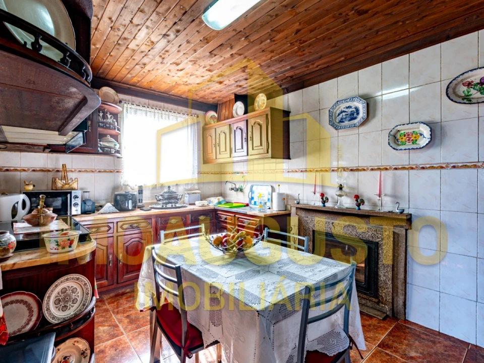 Moradia T4 para Venda em Rapa e Cadafaz Foto 3