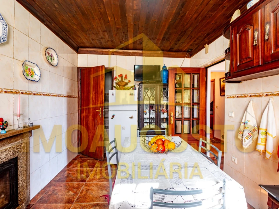 Moradia T4 para Venda em Rapa e Cadafaz Foto 4