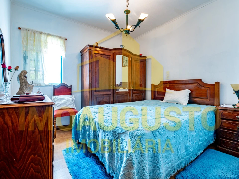 Moradia T4 para Venda em Rapa e Cadafaz Foto 12