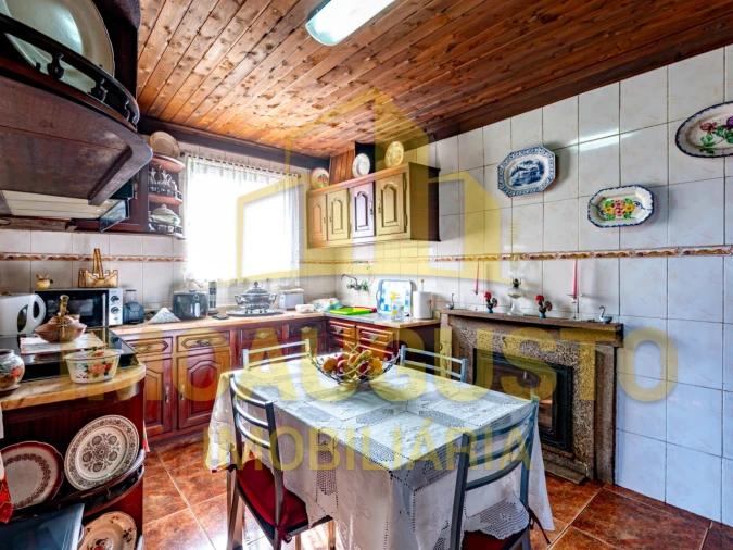 Moradia T4 para Venda em Rapa e Cadafaz Foto 3