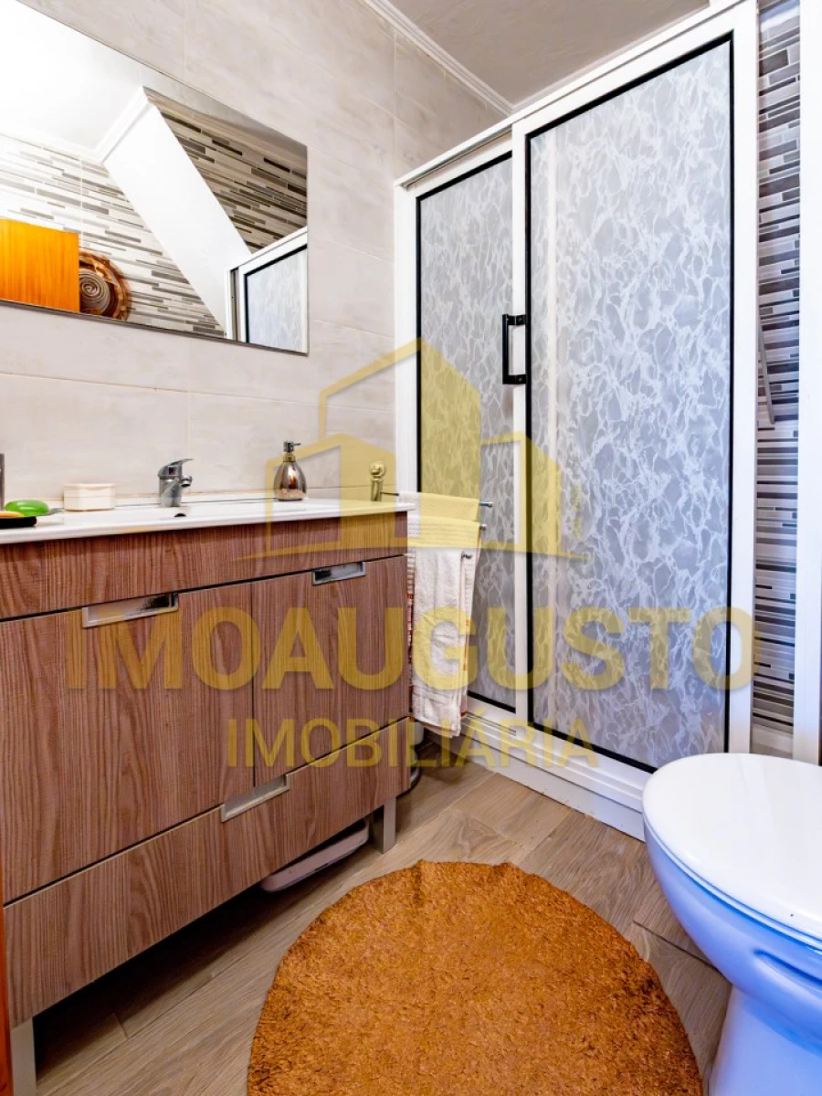 Moradia T4 para Venda em Rapa e Cadafaz Foto 13