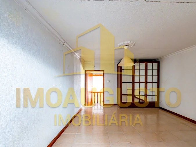 Moradia T3 para Venda em Aldeia Viçosa Foto 6