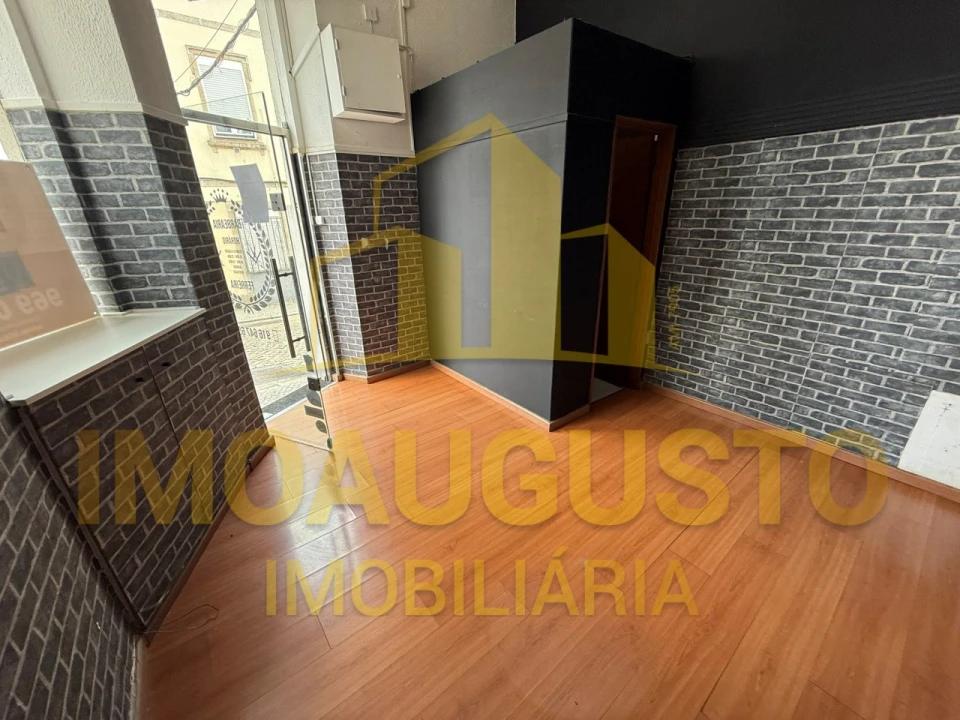 Loja para Arrendamento em Guarda Foto 4