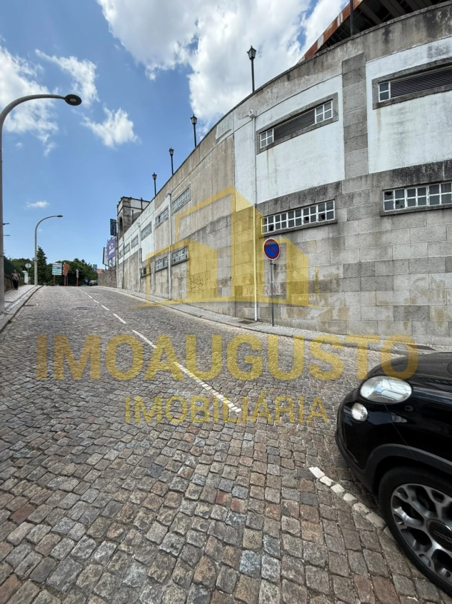 Loja para Arrendamento em Guarda Foto 3