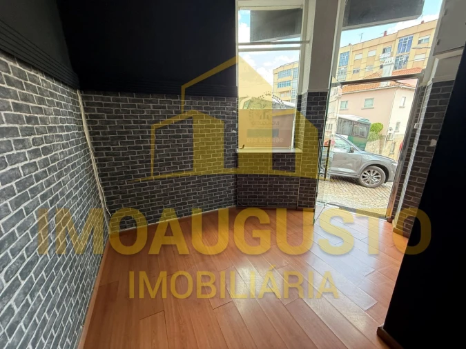 Loja para Arrendamento em Guarda Foto 6