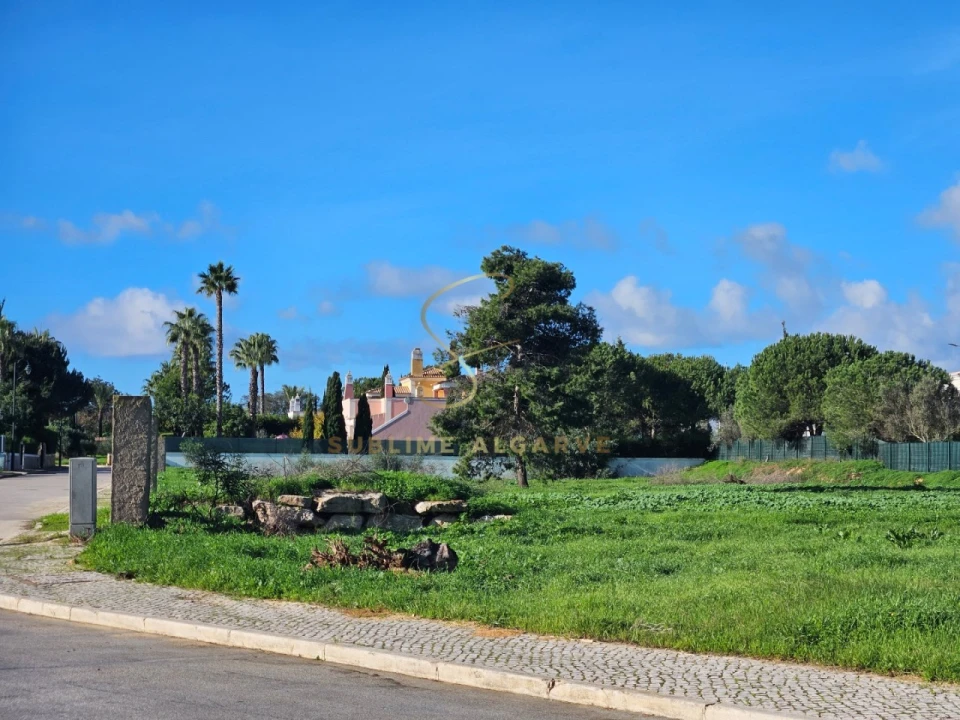 Terreno para Venda em Lagos (São Sebastião e Santa Maria) Foto 1
