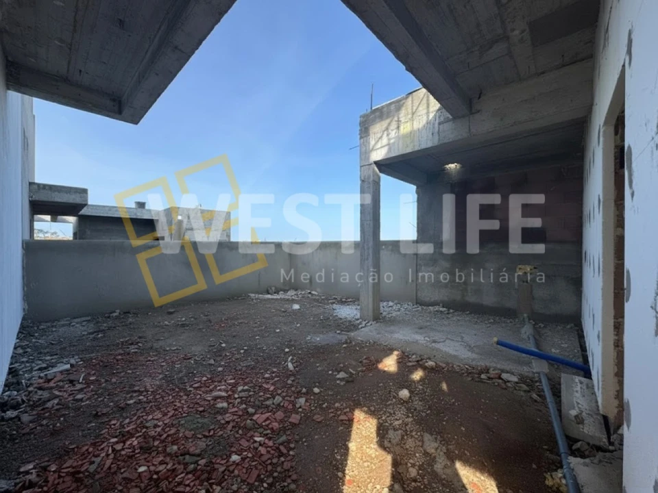 Moradia T3 para Venda em Encarnação Foto 9