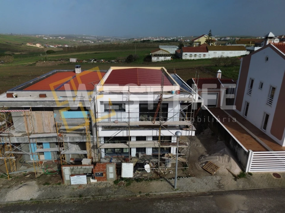 Moradia T3 para Venda em Encarnação Foto 13