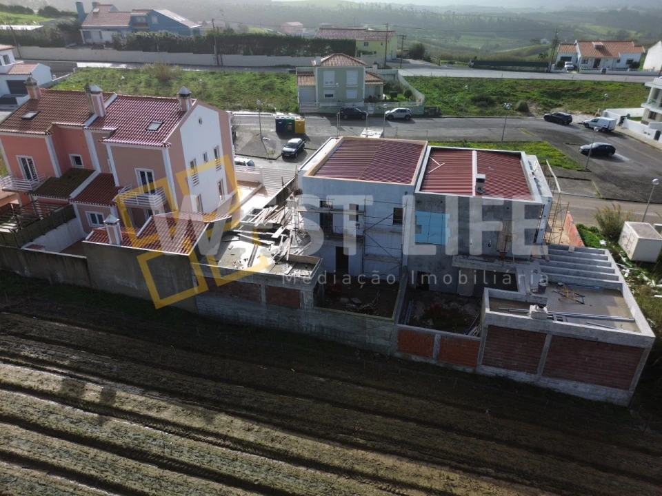 Moradia T3 para Venda em Encarnação Foto 19