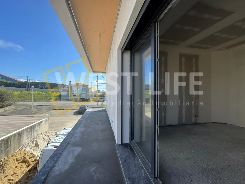 Moradia T3 para Venda em Encarnação Foto 1