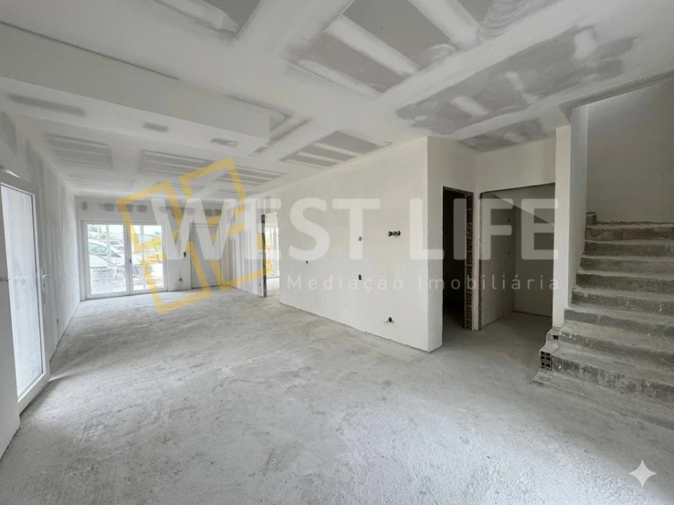 Moradia T3 para Venda em Encarnação Foto 1