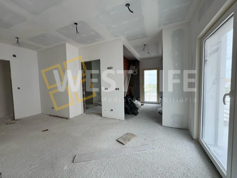 Moradia T3 para Venda em Encarnação Foto 4