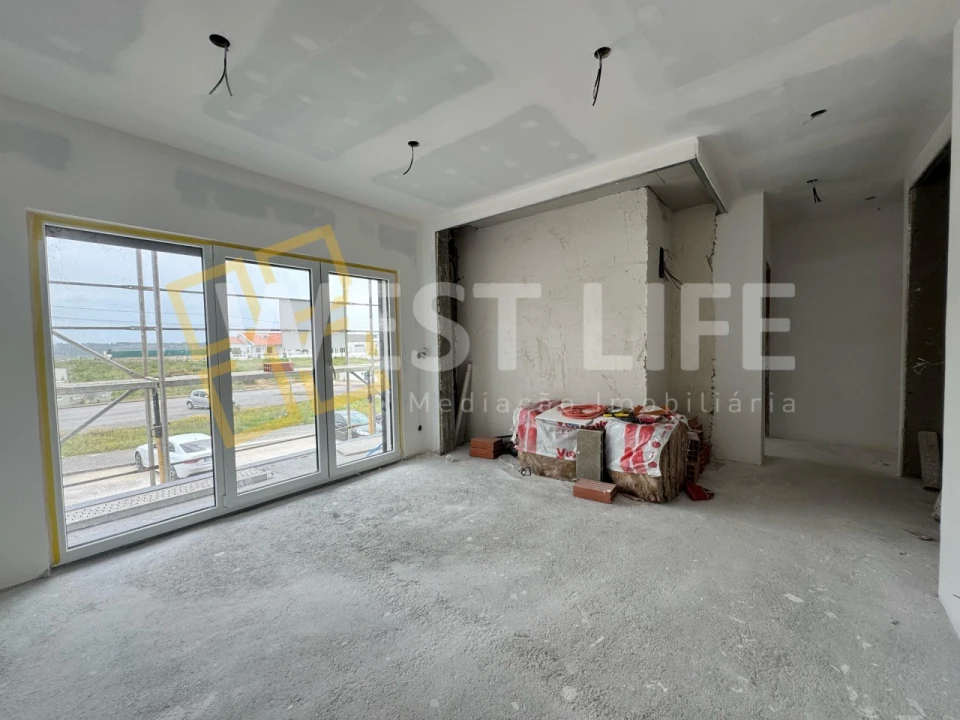 Moradia T3 para Venda em Encarnação Foto 7