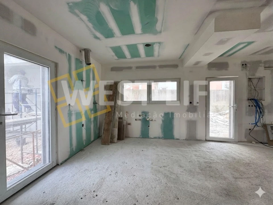 Moradia T3 para Venda em Encarnação Foto 9