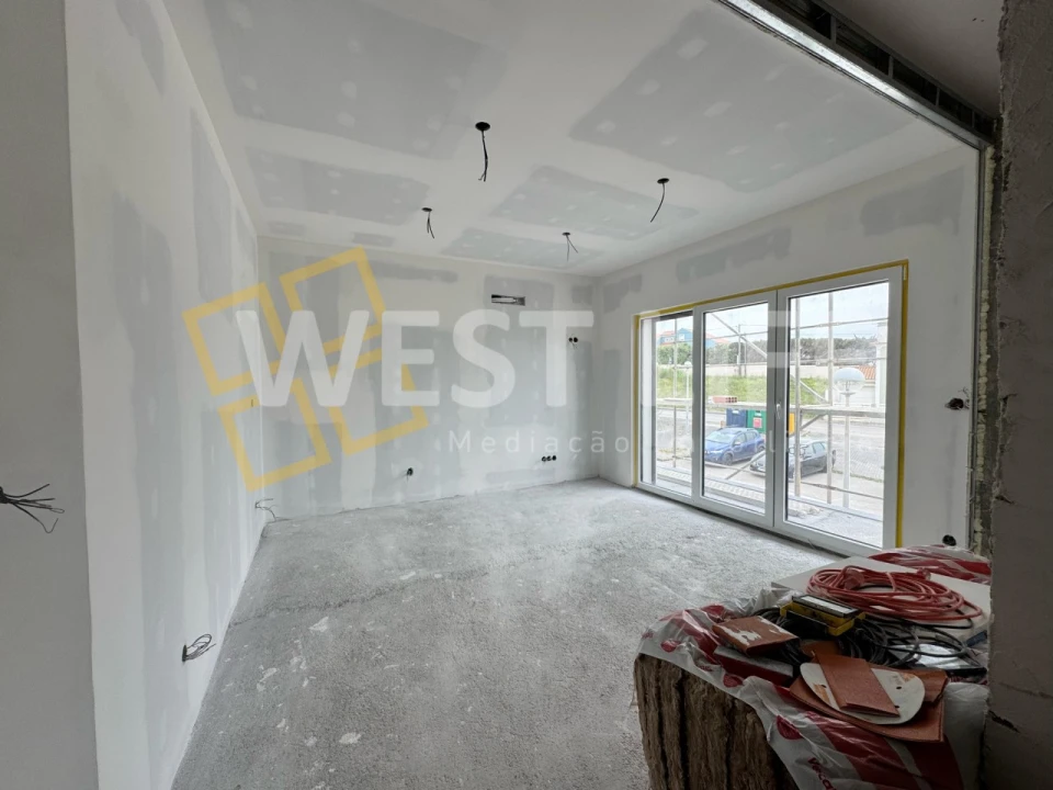 Moradia T3 para Venda em Encarnação Foto 10