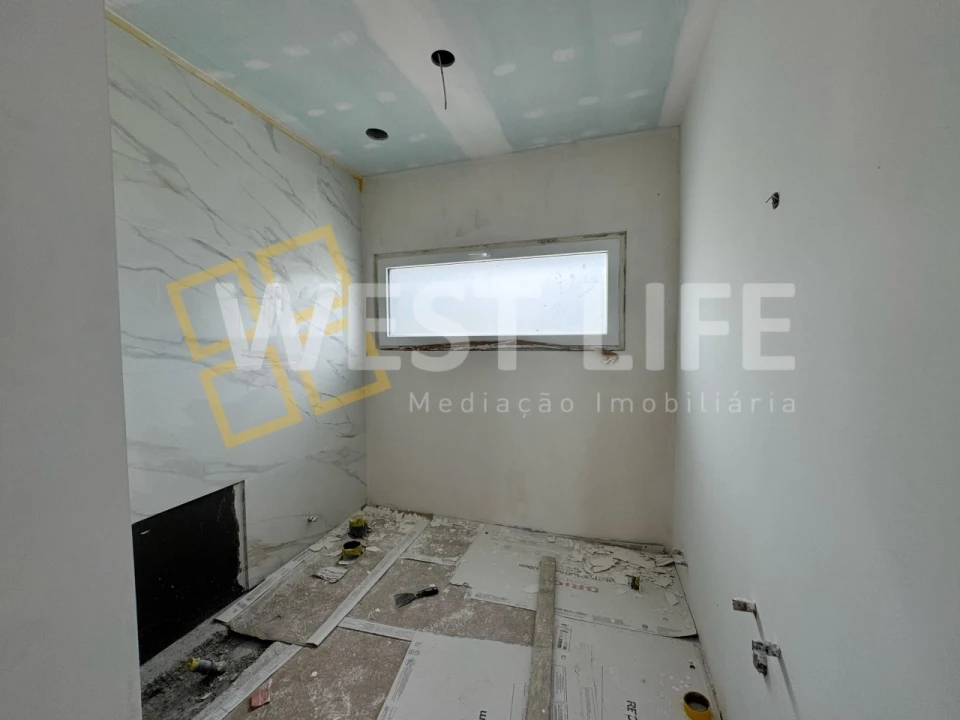 Moradia T3 para Venda em Encarnação Foto 18