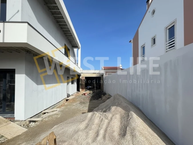 Moradia T3 para Venda em Encarnação Foto 4