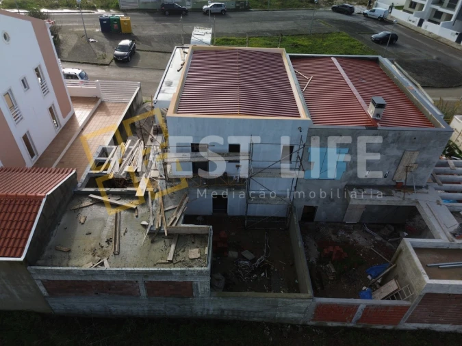 Moradia T3 para Venda em Encarnação Foto 17