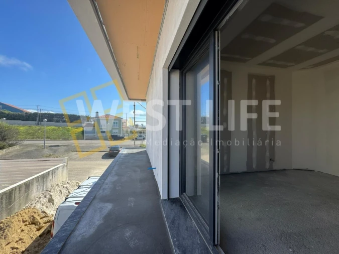 Moradia T3 para Venda em Encarnação Foto 1