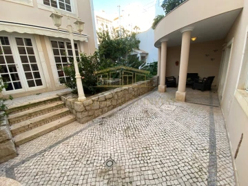 Moradia T7 para Venda em Portimão