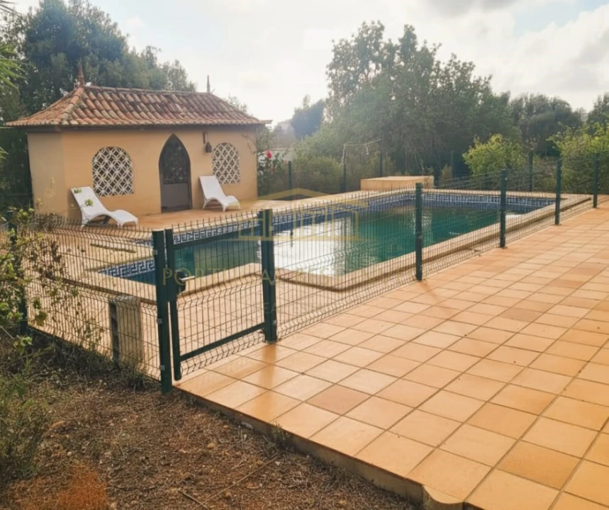 Moradia T5 para Venda em Guia Foto 3