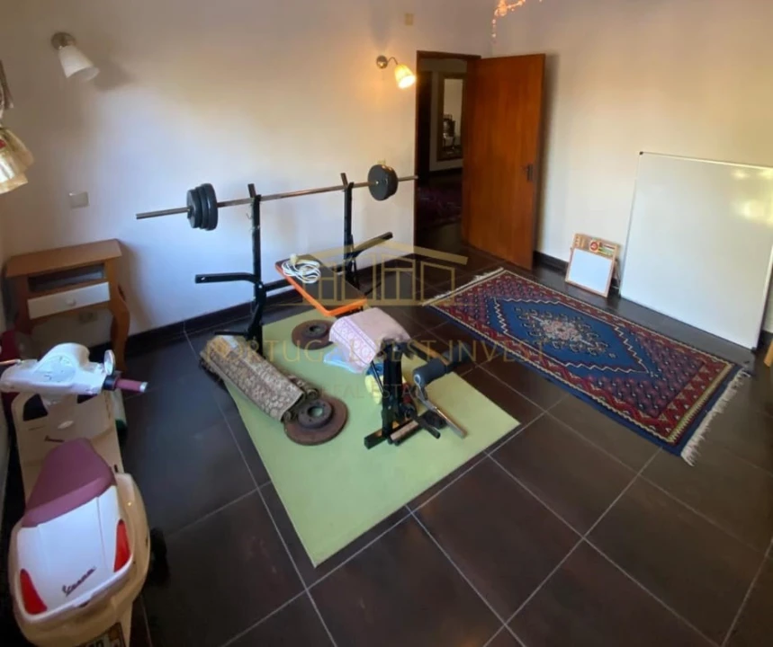 Moradia T5 para Venda em Guia Foto 10