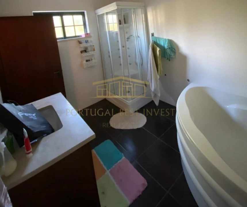 Moradia T5 para Venda em Guia Foto 16