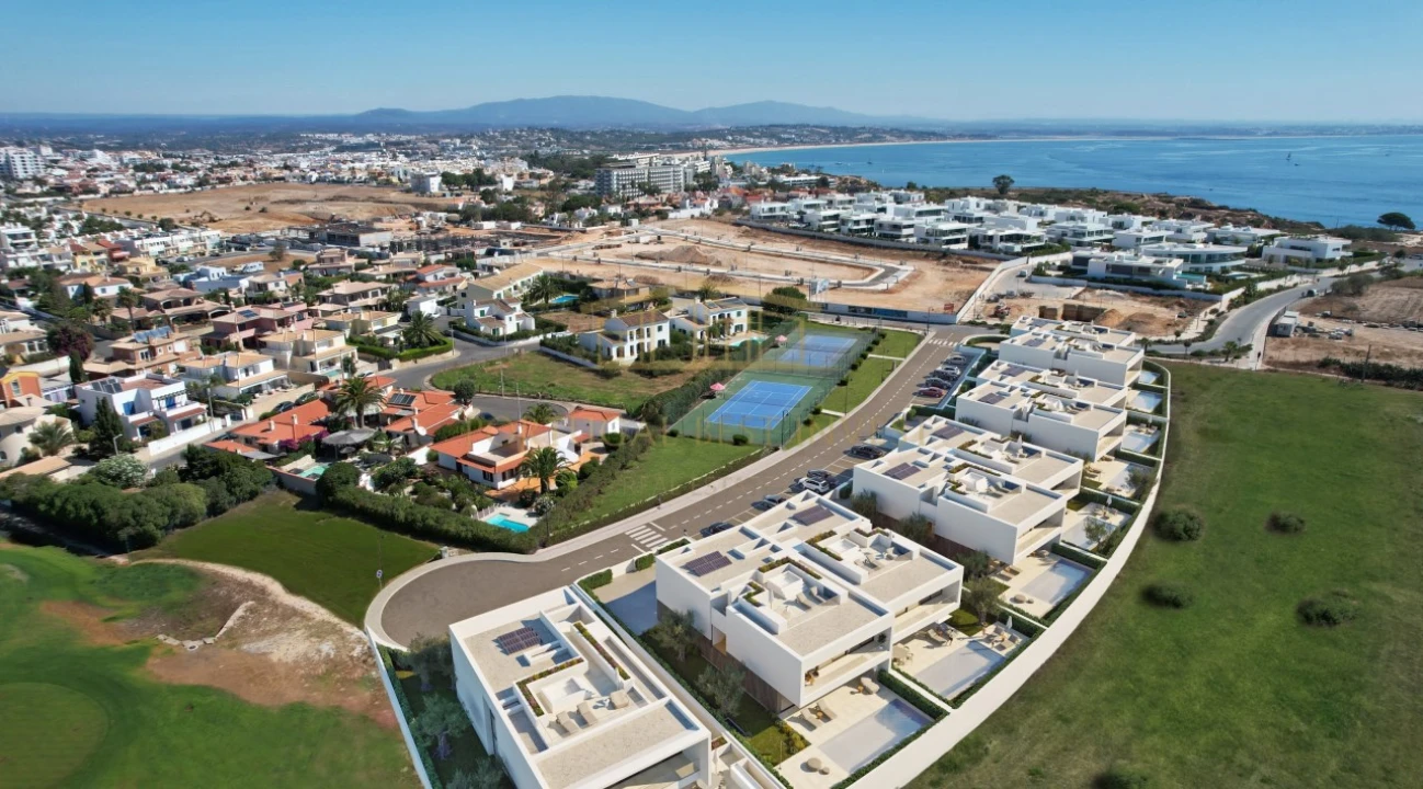 Moradia T4 para Venda em Lagos (São Sebastião e Santa Maria) Foto 1