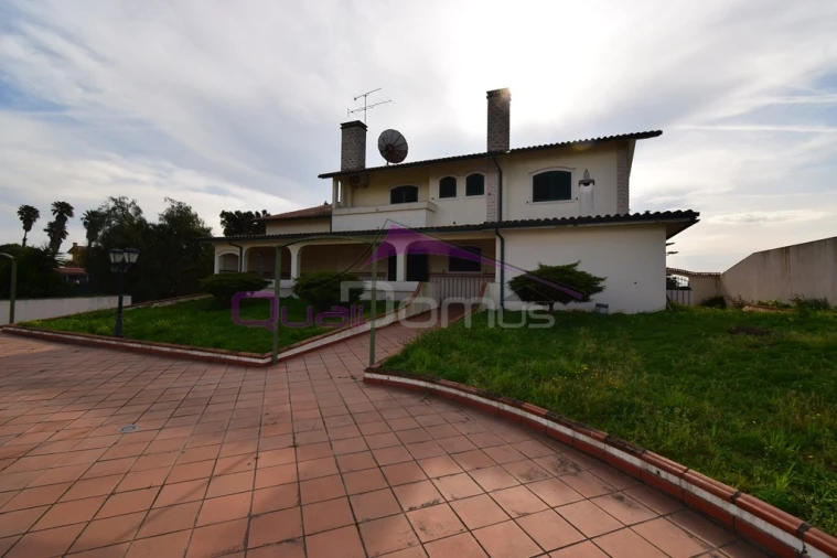 Moradia T4 para Venda em Nossa Sra de Fatima Foto 1