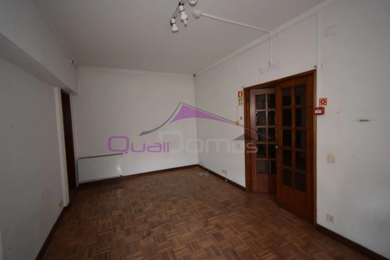 Moradia T4 para Venda em Minde Foto 27