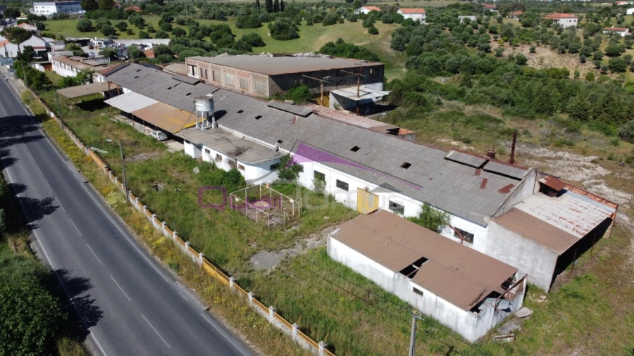 Armazém para Venda em Torres Novas (Santa Maria, Salvador e Santiago)