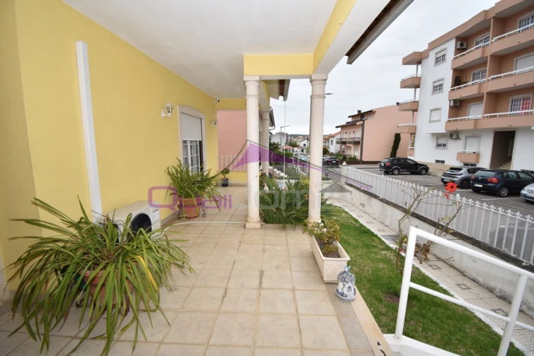 Moradia T4 para Venda em Nossa Sra de Fatima Foto 8