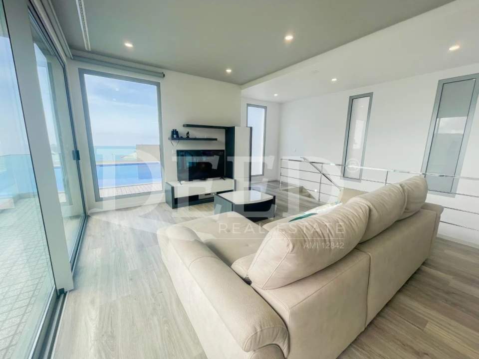 Moradia T2 para Venda em Arco da Calheta Foto 4