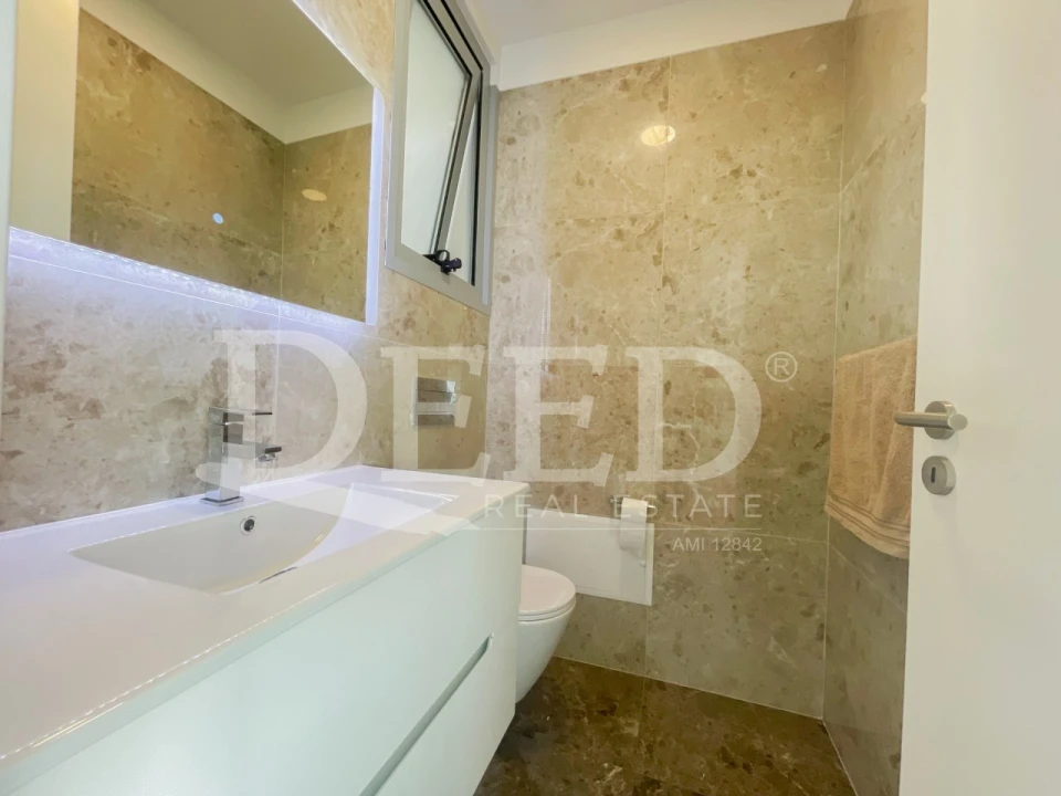 Moradia T2 para Venda em Arco da Calheta Foto 5