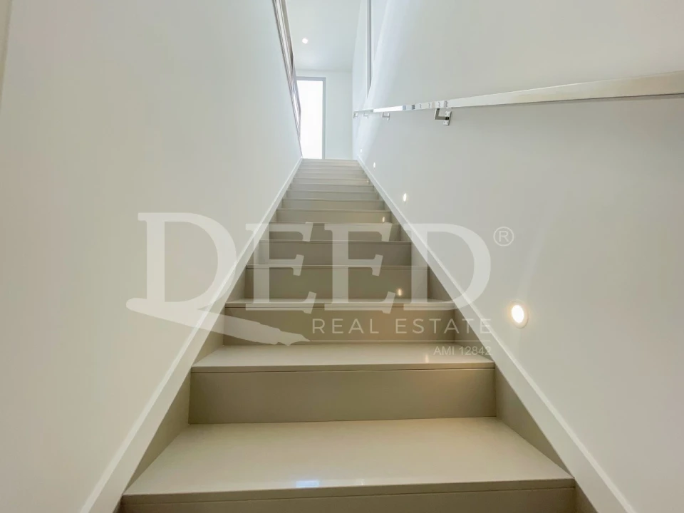 Moradia T2 para Venda em Arco da Calheta Foto 13