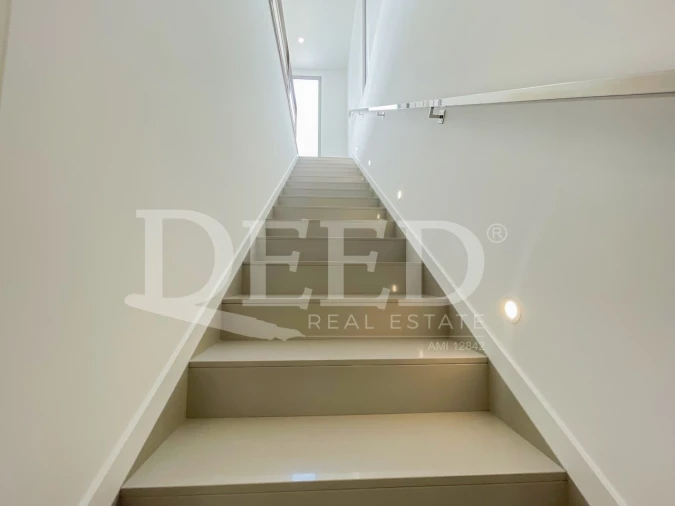 Moradia T2 para Venda em Arco da Calheta Foto 13