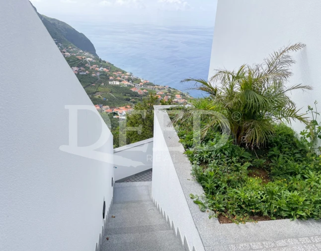 Moradia T2 para Venda em Arco da Calheta Foto 19