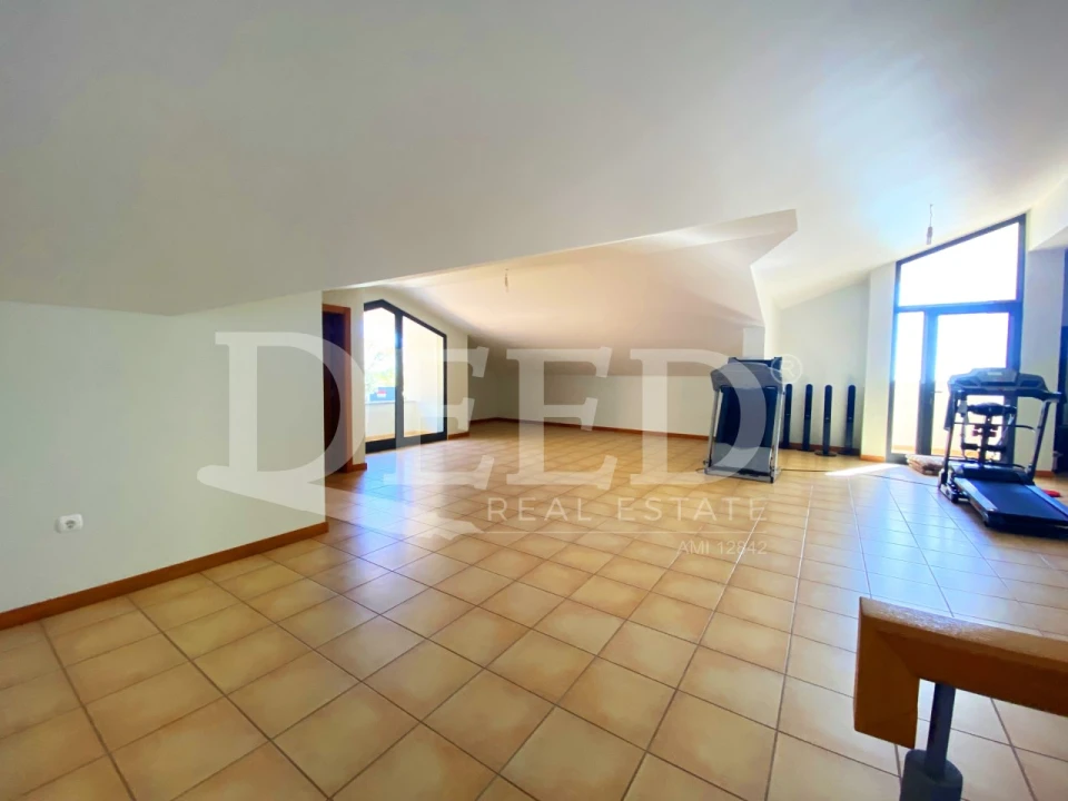 Moradia T4 para Venda em Arco da Calheta Foto 16