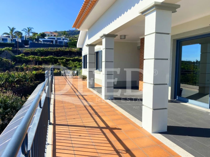 Moradia T4 para Venda em Arco da Calheta Foto 5