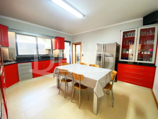 Moradia T4 para Venda em Arco da Calheta Foto 6